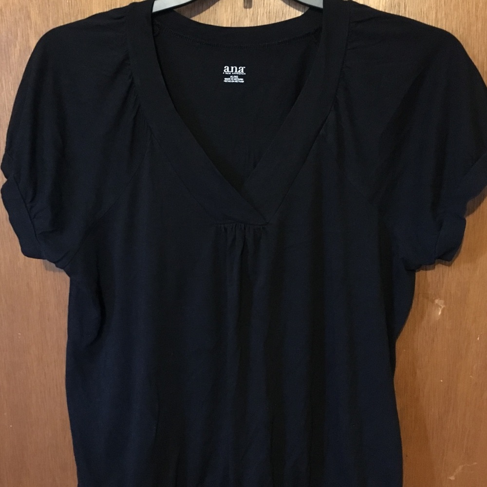 XL Black Ana V Neck Tee